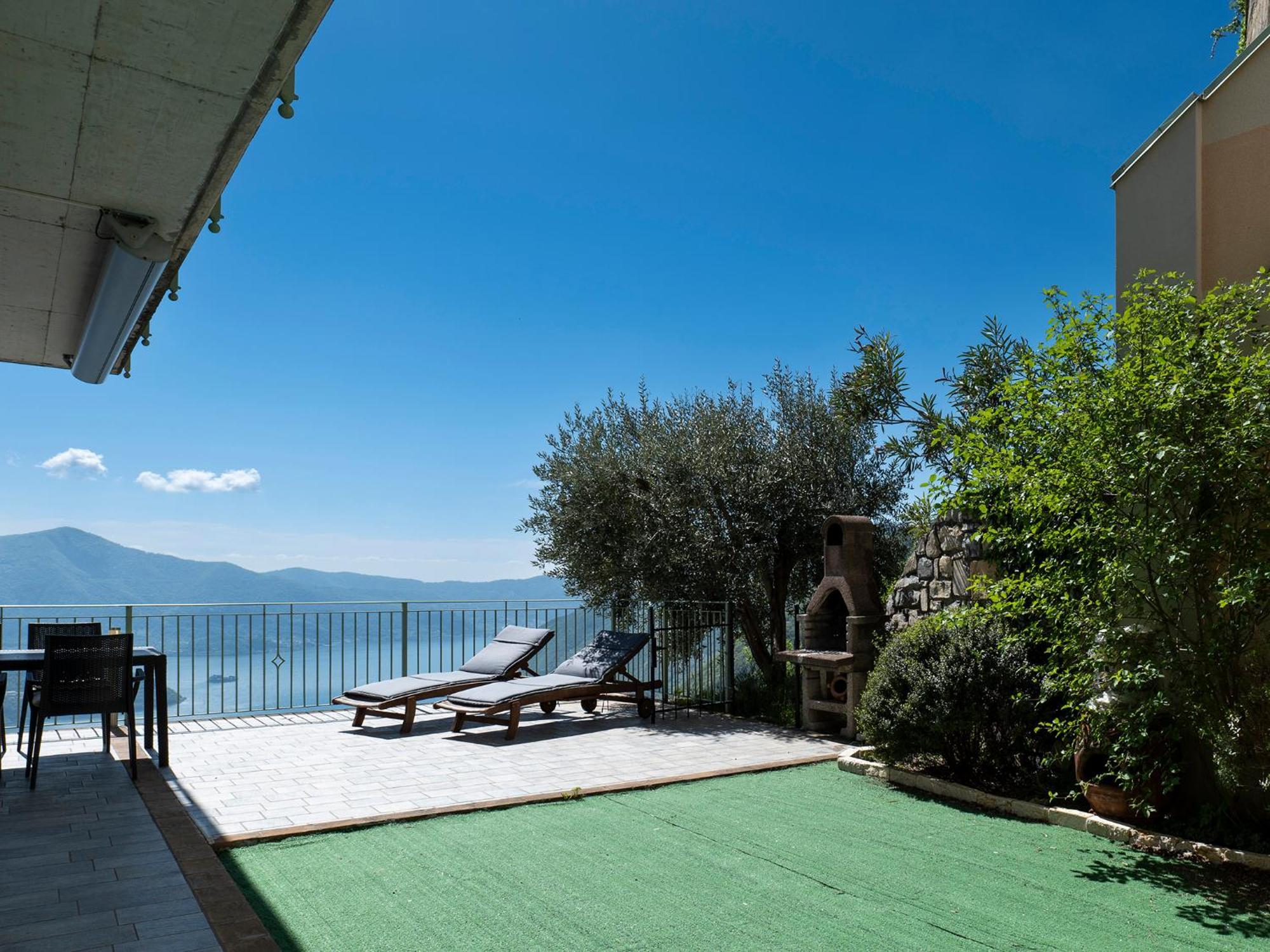 Mantegna - Garden With Lake View And Swimming Pool Parzanica Экстерьер фото
